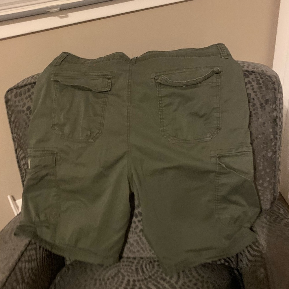 Union Bay Mens Cargo Shorts, Size 40 W, Great Condition - Picture 4 of 12